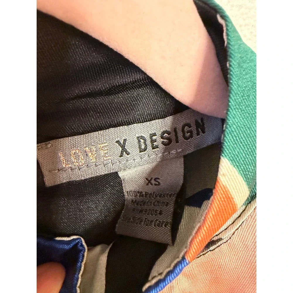 LOVE X DESIGN Bold Floral Print Mock Neck Puff Sleeve Cropped‎ Blouse XS - Picture 6 of 8